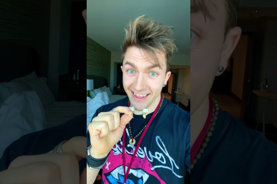 Fangs youtuber